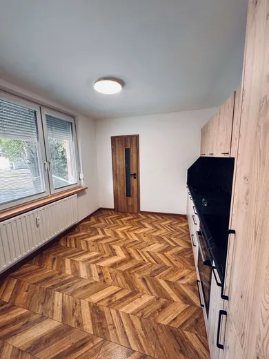 Na prenájom 2-izbový byt, 64 m², Nové Zámky, Nábrežná