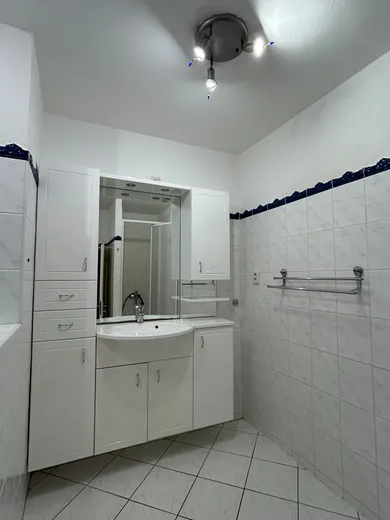 Na prenájom 1-izbový byt, 34 m², Bratislava-Petržalka, Farského