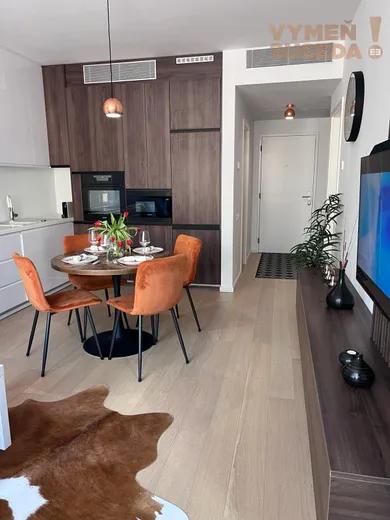 Na prenájom 2-izbový byt, 51 m², Bratislava-Staré Mesto, Čulenova