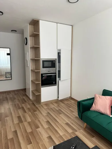Na prenájom 2-izbový byt, 38 m², Bratislava-Vrakuňa, Hradská