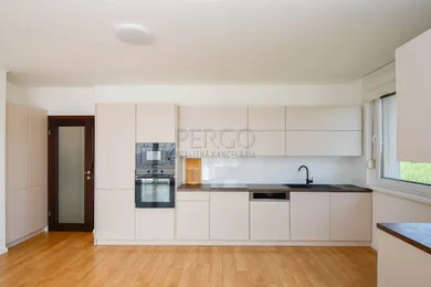 Byty na prenájom 4-izbový, Bratislava-Nové Mesto · €2 100
