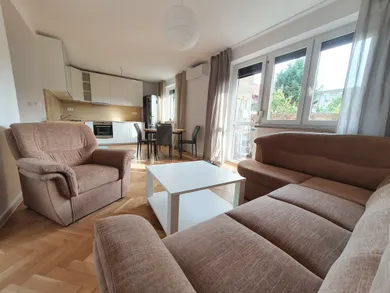 Na prenájom 4-izbový byt, 90 m², Bratislava-Ružinov, Prešovská