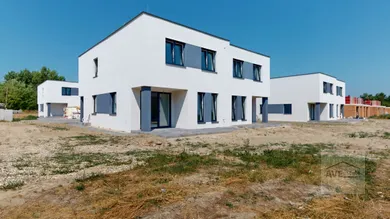 Domy na sprzedaż, 4-pokojowe, Zálesie · €330 000