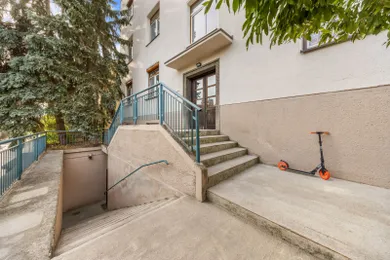 Na predaj 2-izbový byt, 56 m², Bratislava-Staré Mesto, Červeňova