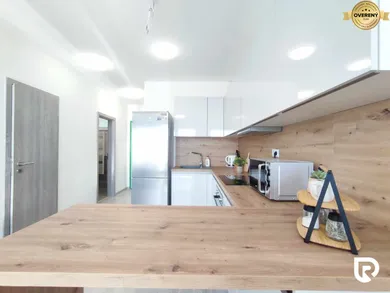 Na prenájom 1-izbový byt, 43 m², Trenčín, Odevná