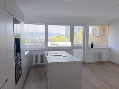 Na predaj 3-izbový byt, 67 m², Bratislava-Dúbravka, Sekurisova
