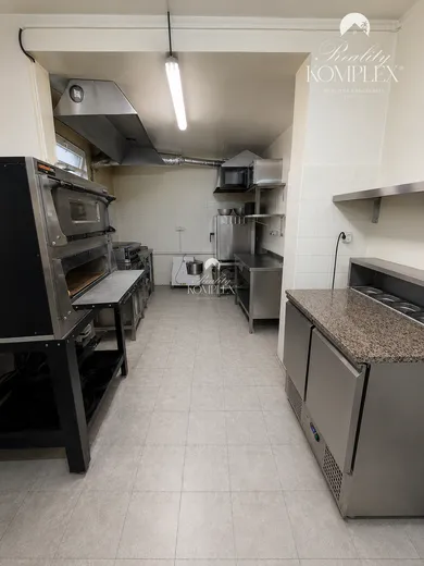 Na predaj objekt, 400 m², Okoč