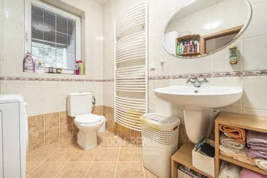 Na predaj 8-izbový dom, 45 m², Bratislava-Podunajské Biskupice