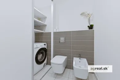 Na prenájom 3-izbový byt, 90 m², Bratislava-Staré Mesto, Žižkova