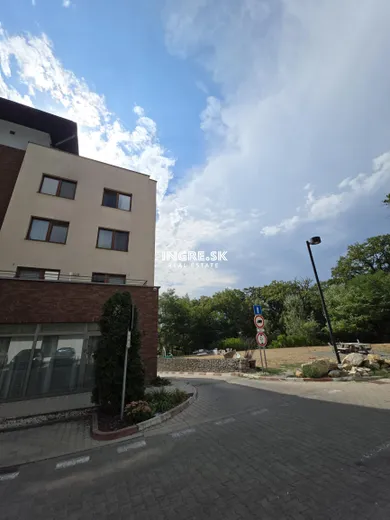 Na predaj objekt, 14 m², Bratislava-Nové Mesto, Ďumbierska