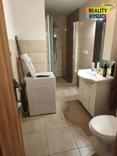 Na predaj 5-izbový dom, 180 m², Svrčinovec