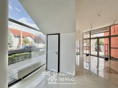 Na prenájom komerčné, 70 m², Nové Zámky, SNP