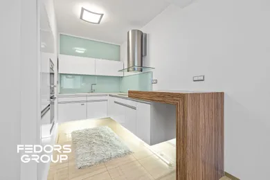 Na predaj 2-izbový byt, 76 m², Bratislava-Petržalka, Budatínska