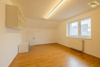 Na prenájom 5-izbový dom, 296 m², Bratislava-Nové Mesto, Prvá