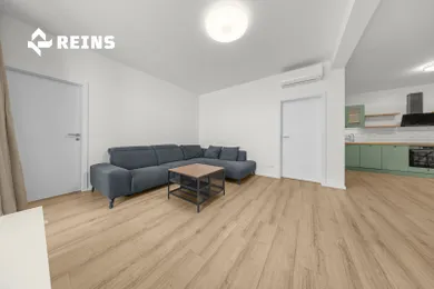 Na predaj 3-izbový byt, 88 m², Bratislava-Petržalka, Lužná