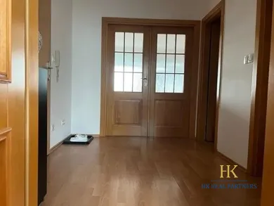 Na prenájom 2-izbový byt, 78 m², Bratislava-Nové Mesto, Stromová