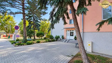 Na predaj 3-izbový byt, 70 m², Pezinok, Za hradbami