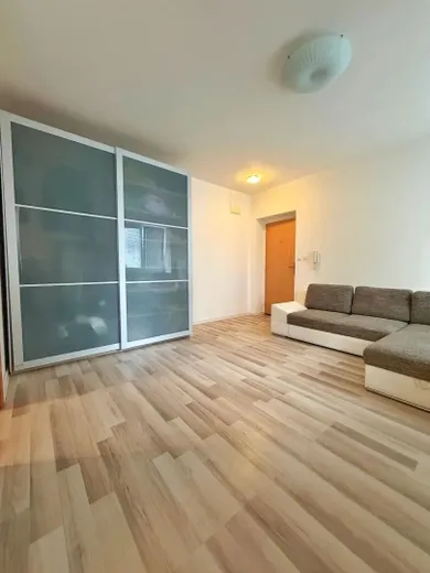Na predaj 1-izbový byt, 27 m², Bratislava-Petržalka, Andrusovova