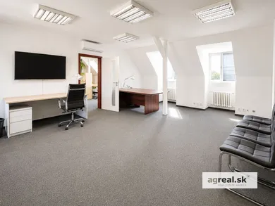 Na prenájom komerčné, 128 m², Bratislava-Staré Mesto, Panenská