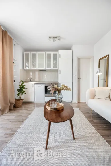 Na predaj 2-izbový byt, 71 m², Bratislava-Ružinov, Trenčianska
