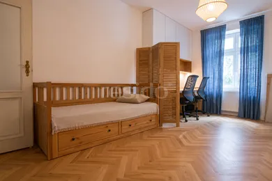 Na prenájom 4-izbový byt, 100 m², Bratislava-Staré Mesto