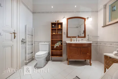 Na predaj 4-izbový byt, 164 m², Bratislava-Staré Mesto, Leškova
