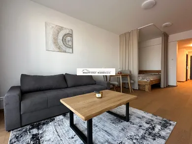 Квартиры в аренду, 1-комнатные, Bratislava-Ružinov · €730