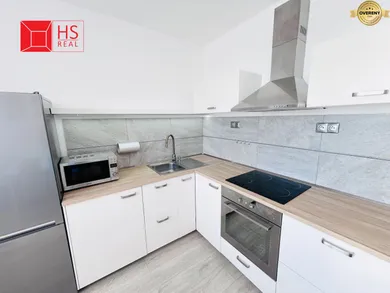 Mieszkania na wynajem, 1-pokojowe, Nové Zámky · €450