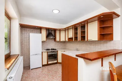 Квартиры на продажу, 4-комнатные, Nitra · €245 000