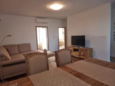 Na predaj 2-izbový byt, 66 m², Nitra, Dolnohorská