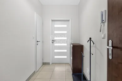 Na prenájom 2-izbový byt, 39 m², Bratislava-Petržalka, Vilová