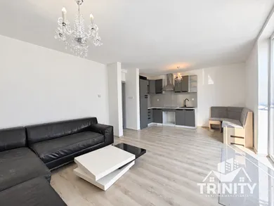 Na predaj 12-izbový dom, 80 m², Komoča