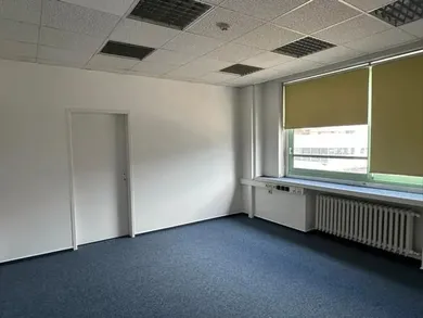 Na prenájom komerčné, 18 m², Bratislava-Staré Mesto, Námestie SNP