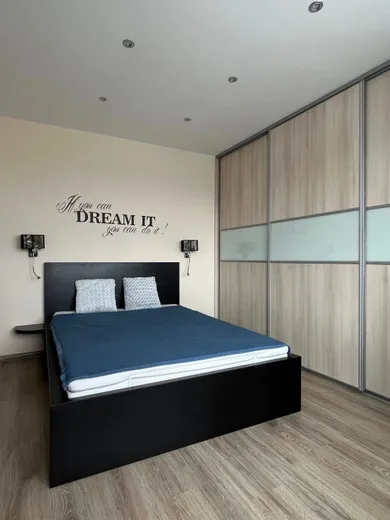 Na prenájom 1-izbový byt, 49 m², Bratislava-Petržalka, Rovniankova
