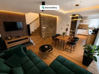 Na predaj 4-izbový dom, 201 m², Rovinka