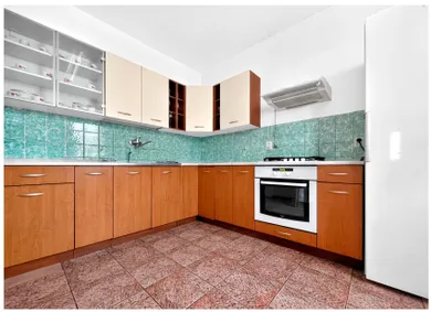 Na predaj dom, 382 m², Kováčová, Športová