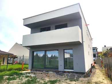 Domy na sprzedaż, 4-pokojowe, Bratislava-Jarovce · €389 000