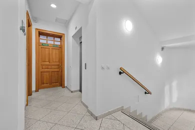 Na prenájom komerčné, 28 m², Bratislava-Staré Mesto, Lazaretská