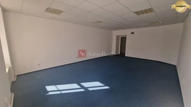 Na prenájom komerčné, 38 m², Poprad, Námestie Sv. Egídia