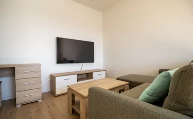 Na prenájom 2-izbový byt, 37 m², Bratislava-Dúbravka