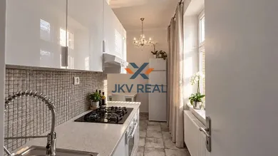 Na prenájom 2-izbový byt, 55 m², Bratislava-Staré Mesto