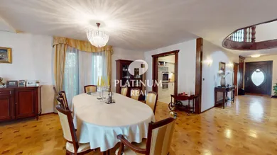 Na predaj 6-izbový dom, 520 m², Bratislava-Nové Mesto, Júnova