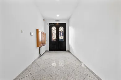 Na prenájom komerčné, 28 m², Bratislava-Staré Mesto, Lazaretská