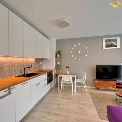 Mieszkania na wynajem, 3-pokojowe, Bratislava-Nové Mesto · €900