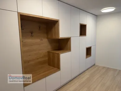 Na predaj 2-izbový byt, 66 m², Bratislava-Ružinov, Jarabinková