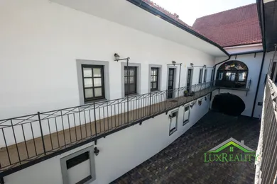 Na predaj objekt, 96 m², Nové Mesto nad Váhom, Námestie Slobody