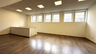 Lokale komercyjne na wynajem, Košice-Juh · €390