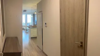 Na prenájom 2-izbový byt, 38 m², Bratislava-Nové Mesto, Nobelova