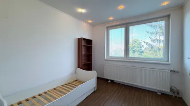 Na predaj 3-izbový byt, 74 m², Hontianska Vrbica