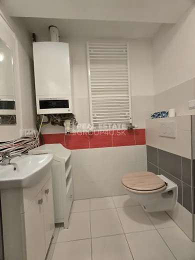 Na prenájom 2-izbový byt, 59 m², Púchov, Ferka Urbánka
